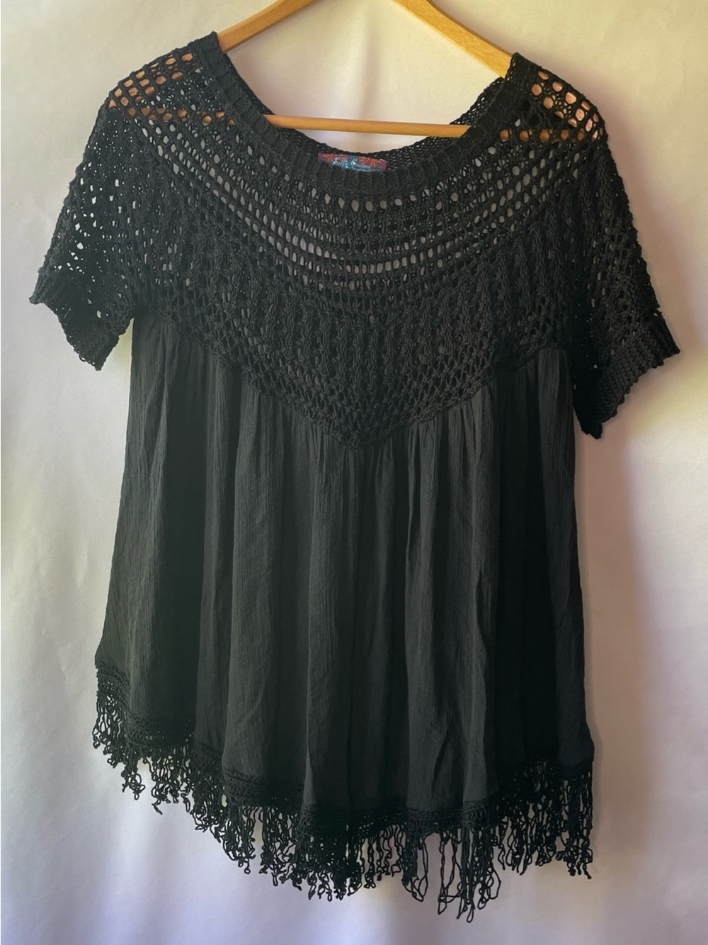 Selfie Couture Black Crochet Yoke Short Sleeve Women's Top Sz M